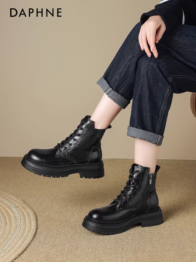 Giày bốt Martin đế dày Daphne dành cho nữ 2025, kiểu dáng mới mùa thu, bốt cao đến giữa bắp chân, đi làm, màu đen, đa năng, kiểu Anh, bốt ngắn.