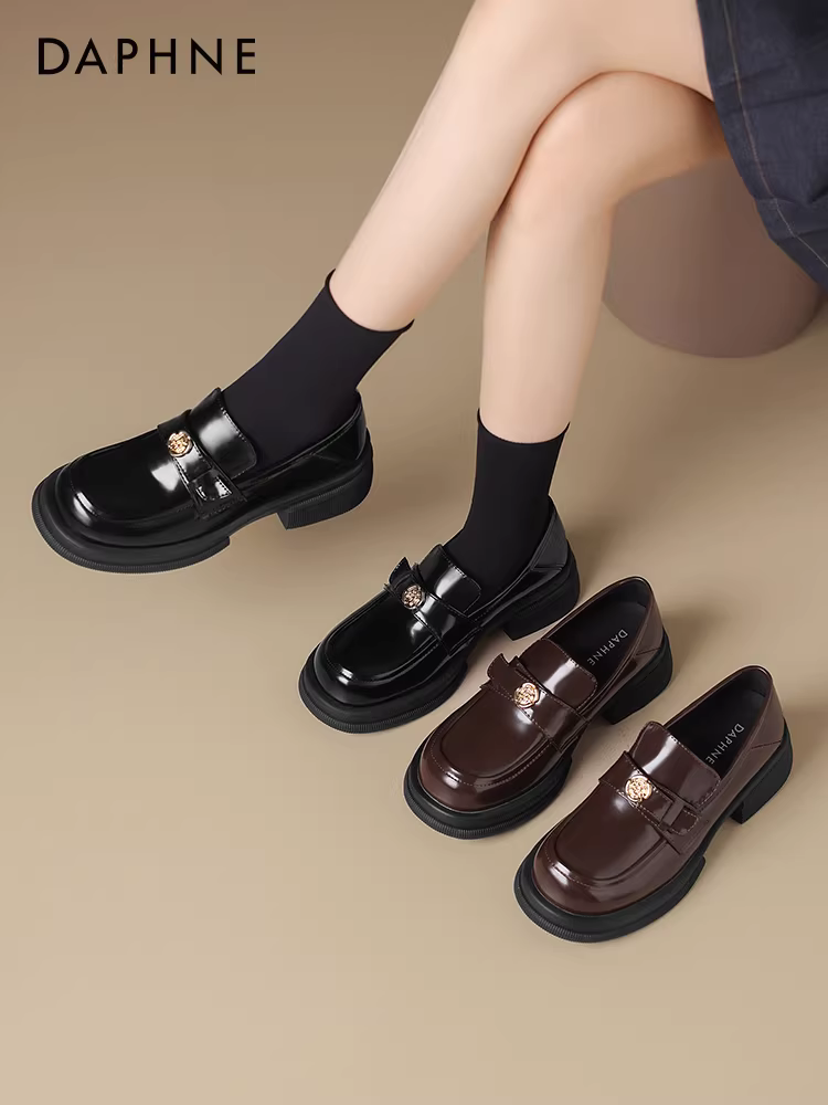 Giày lười đế dày Daphne dành cho nữ 2025 kiểu Anh mới, chất liệu da bóng đen, giày da nhỏ, giày tăng chiều cao nữ