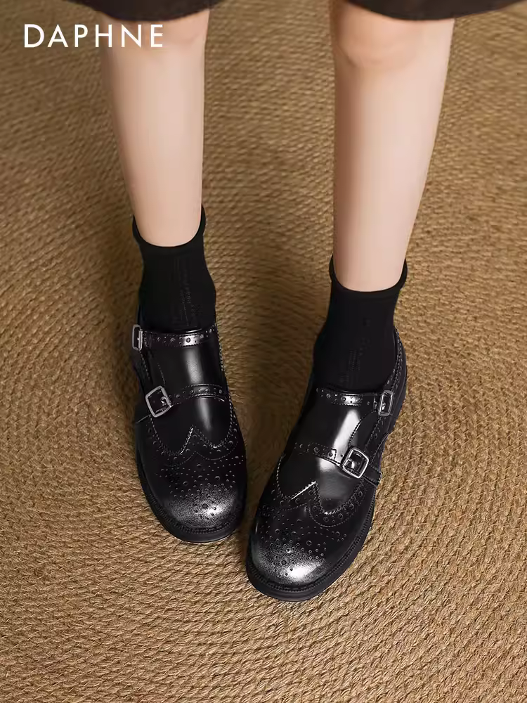 Giày Loafer đế dày Daphne dành cho nữ, mẫu mới Thu 2025, giày nữ màu nâu phong cách Anh, giày da nhỏ, giày bệt kiểu Brogue