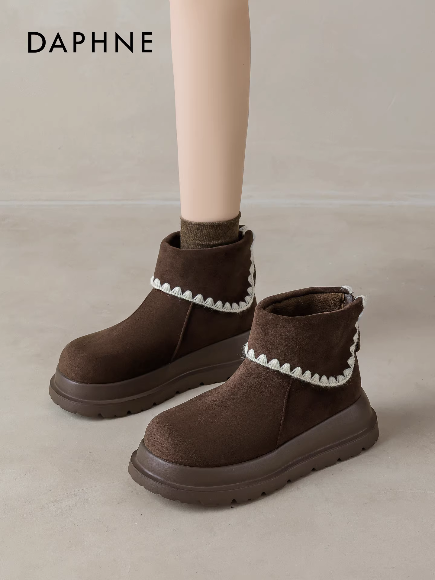 Giày bốt tuyết Daphne, bốt ngắn nữ, mẫu mới mùa đông 2025, lót lông cừu dày dặn, tăng chiều cao, đế dày, chống trơn trượt, giữ ấm bằng cotton