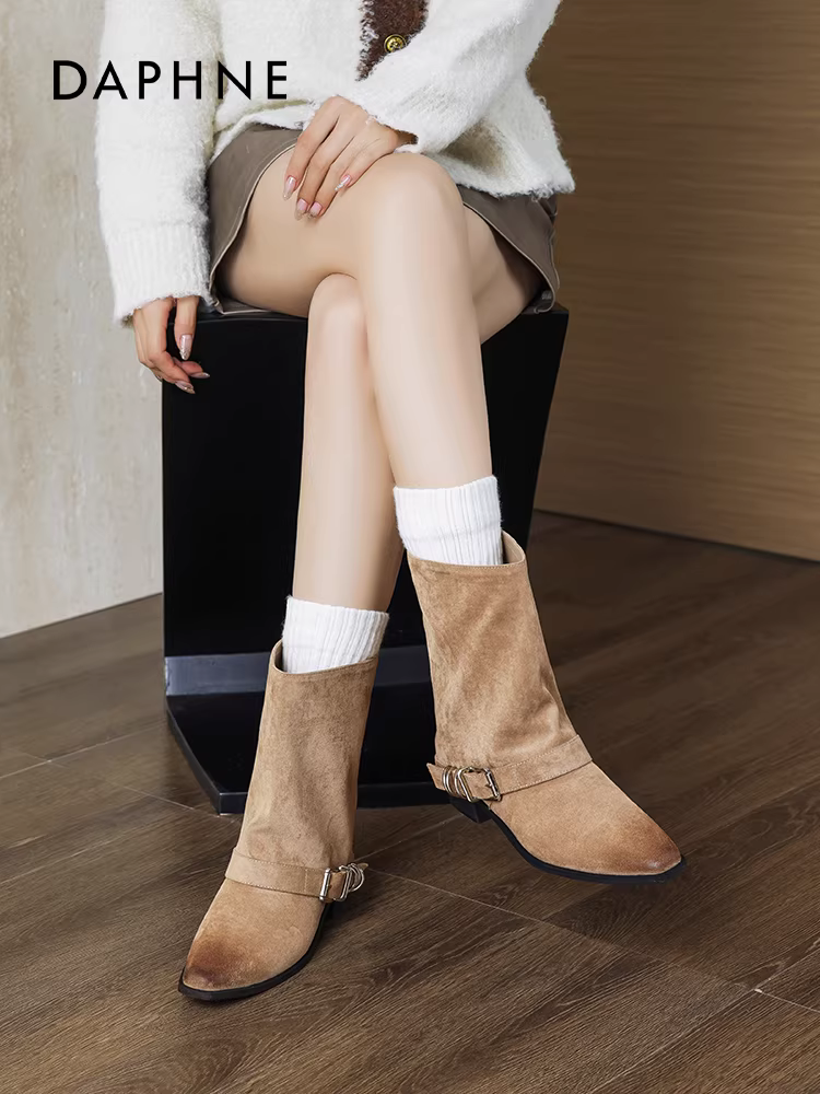 Giày bốt cao bồi nữ Daphne kiểu Tây phương, mùa thu đông 2025, kiểu cổ điển, gót dày, thon gọn, có khóa thắt lưng, màu Melard
