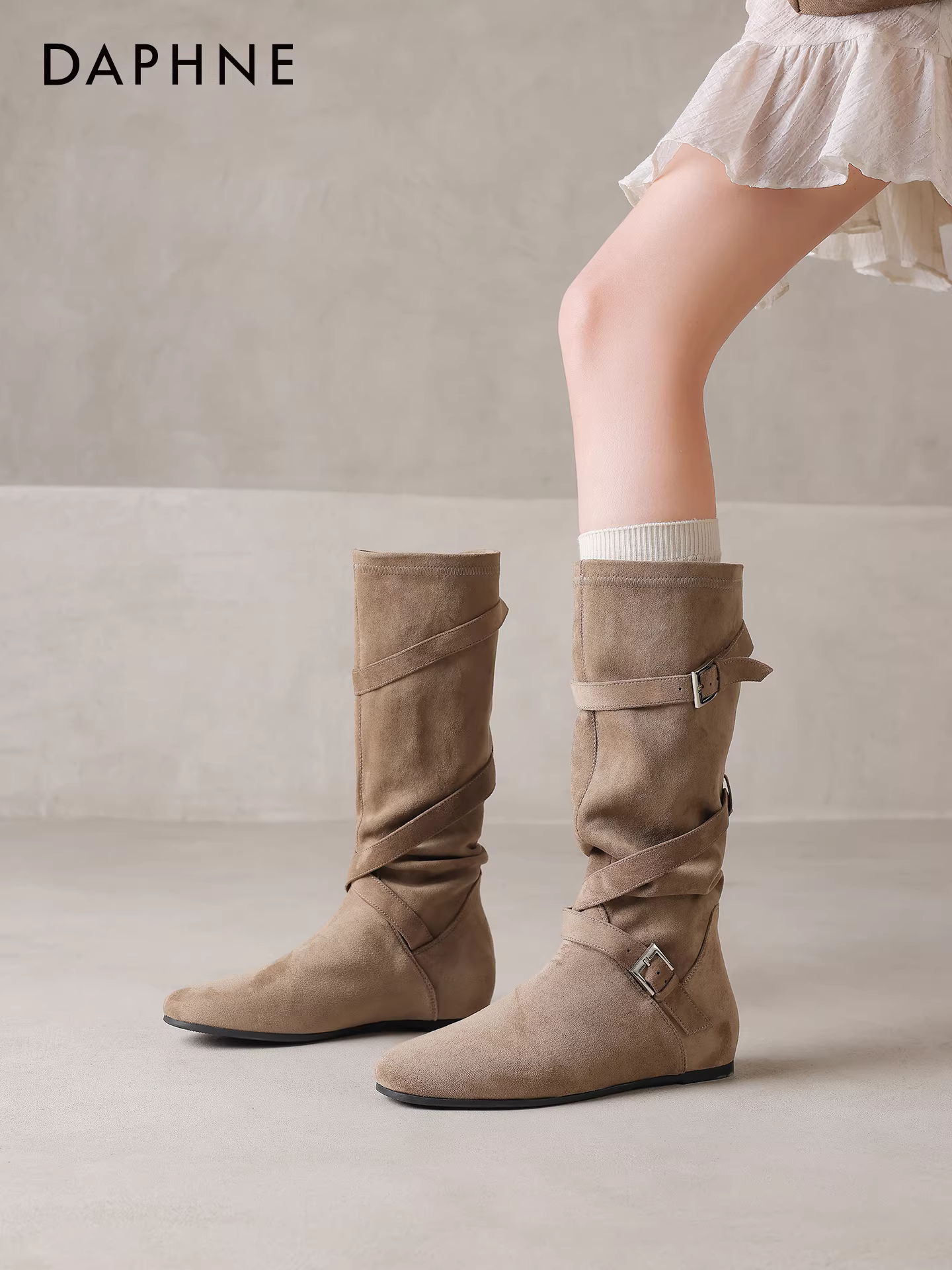 Giày bốt dài Daphne màu nâu, mẫu mới thu đông 2025, giày bốt lười Melard, giày bốt nữ mùa đông lót lông cừu đế bằng