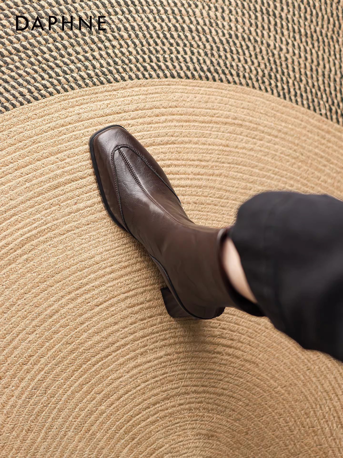 Giày bốt cao gót ngắn Daphne dành cho nữ, kiểu mới thu đông 2025, phong cách Pháp cổ điển, gót dày, chất liệu thun ôm chân, lót lông cừu
