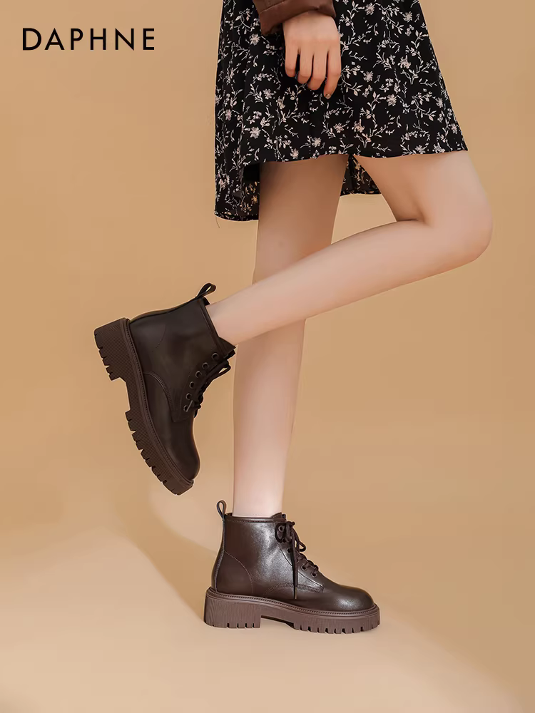 Giày bốt Martin đế dày Daphne dành cho nữ 2025, giày nữ thu đông mới màu nâu phong cách Anh, bốt ngắn nữ