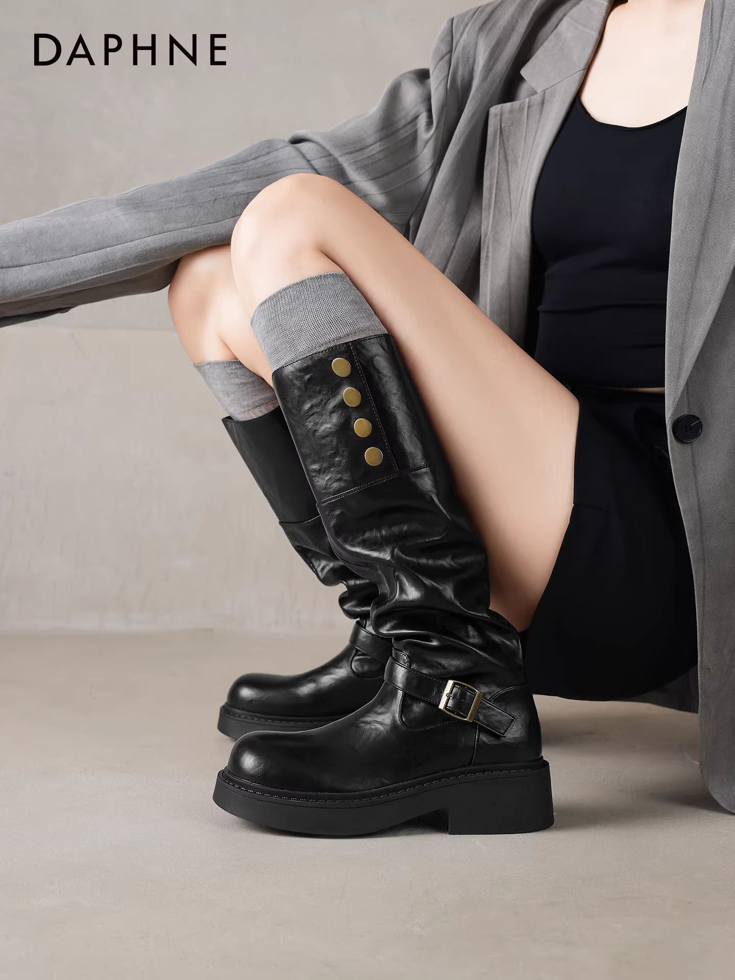 Giày bốt dài màu đen Daphne dành cho nữ 2025 mới mùa thu đông giày bốt lười lót lông cừu giày bốt đế dày giày bốt kiểu cưỡi ngựa
