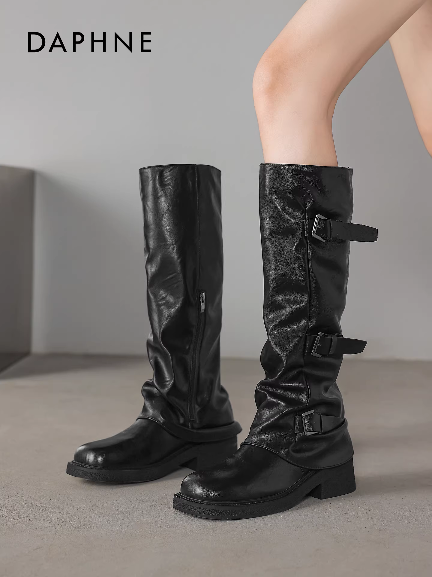 Giày bốt cao cổ đế dày Daphne dành cho nữ, mẫu mới mùa đông 2025, màu nâu cổ điển, kiểu dáng lười, xếp ly, kiểu cưỡi ngựa, thương hiệu Melard