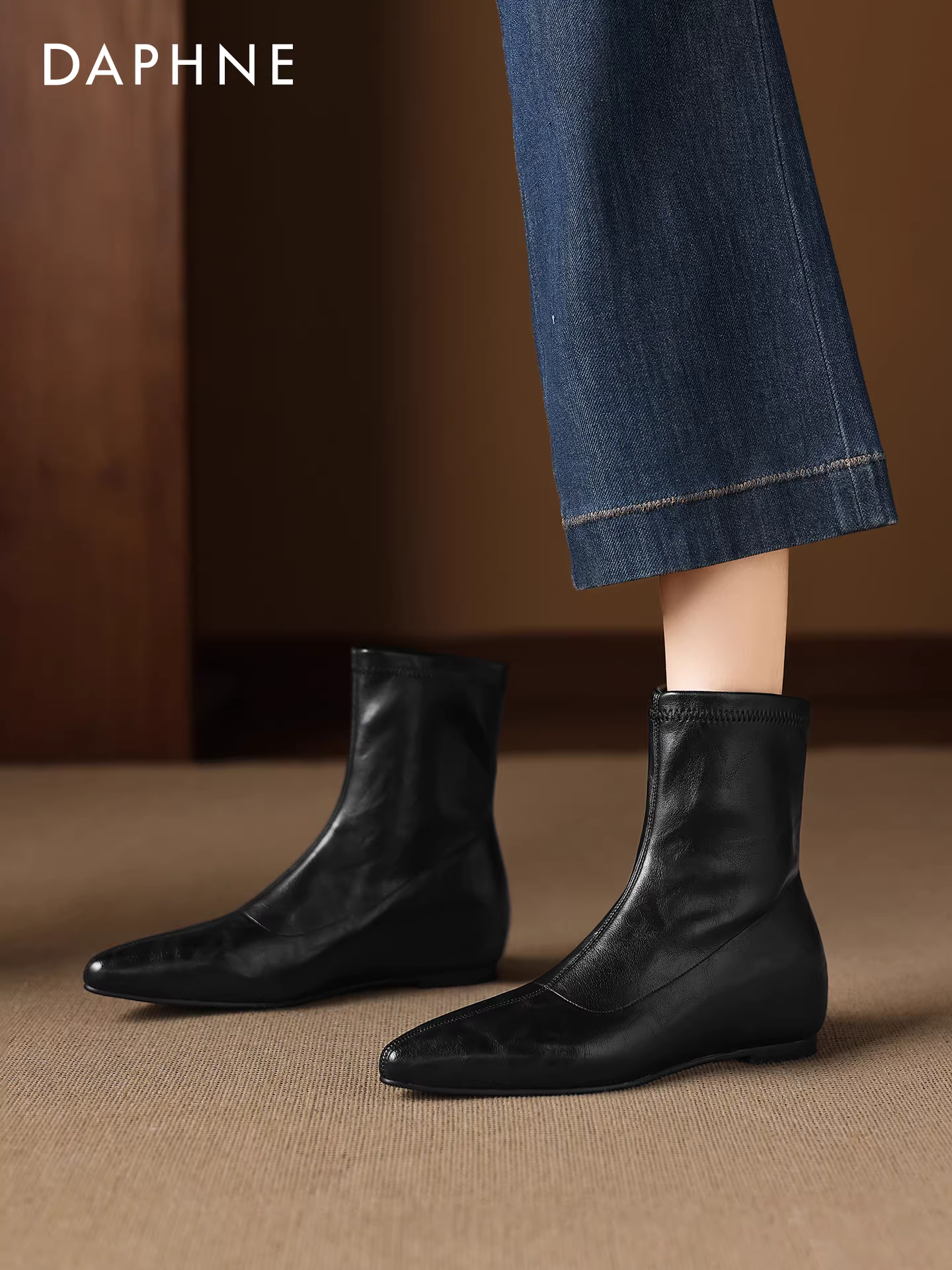 Giày bốt ngắn tăng chiều cao Daphne dành cho nữ 2025, mẫu mới mùa đông, kiểu Pháp, ôm dáng, kiểu Martin, mũi nhọn, kiểu Chelsea, bốt cổ ngắn