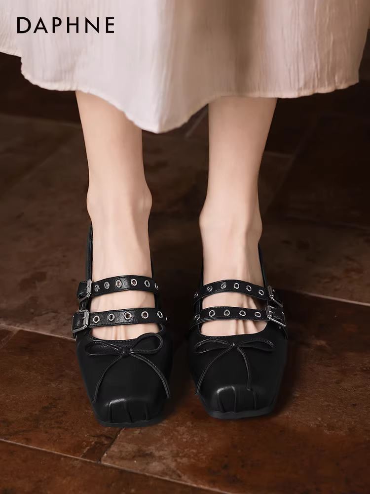 Giày bệt nữ Daphne đính đá, giày bệt thấp gót mùa thu mới 2025, giày mũi nhọn kiểu Mary Jane