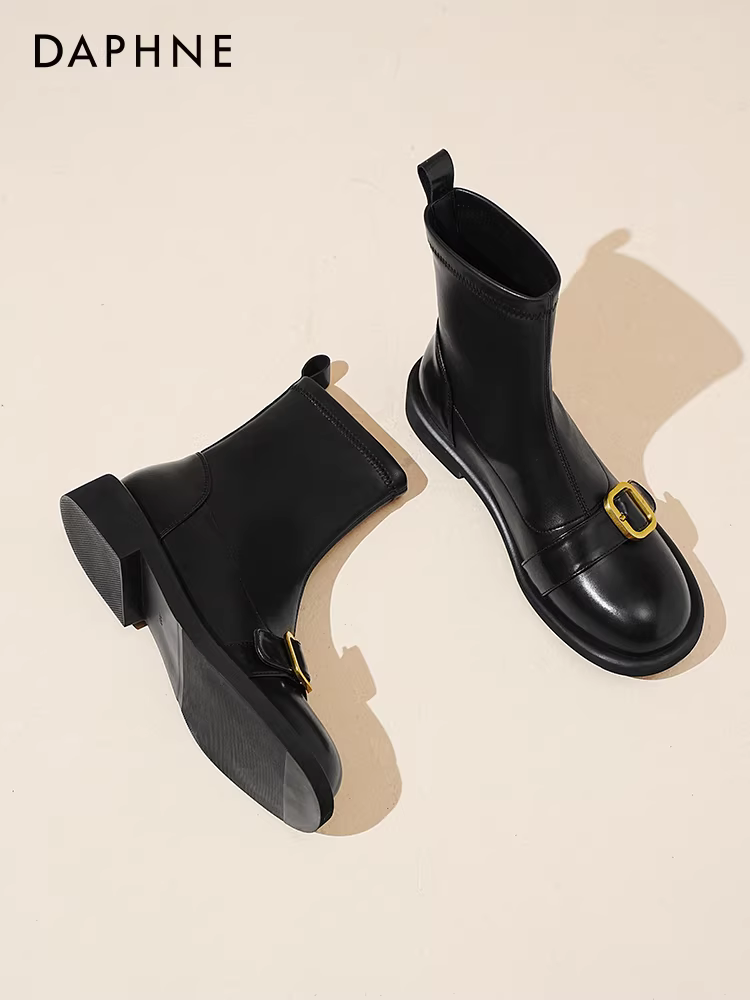 Giày bốt ngắn Daphne dành cho nữ, kiểu mới mùa đông 2025, bốt ôm chân có lớp lót lông cừu, bốt Martin đế bằng nữ, giày da, bốt đen.