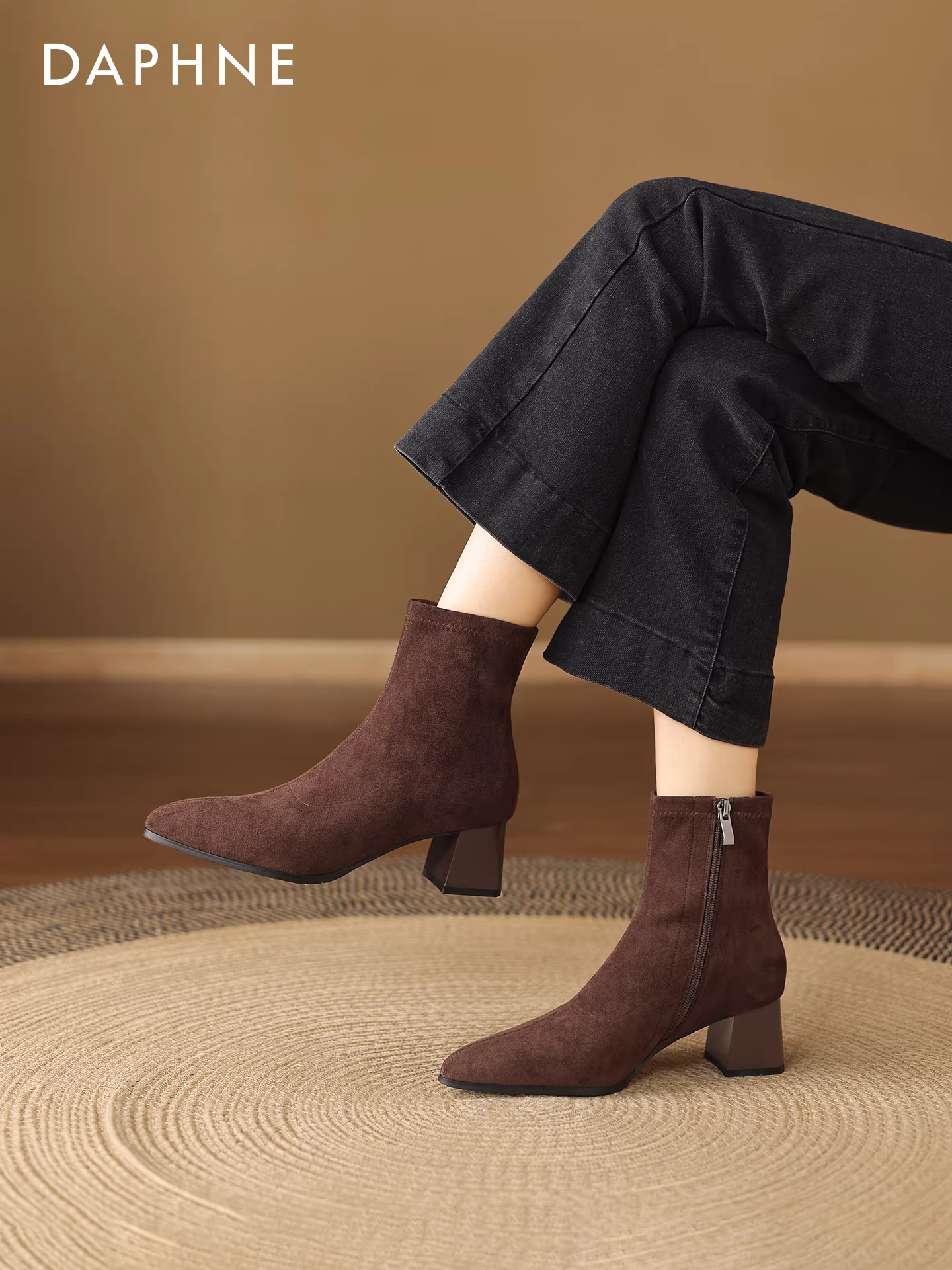 Giày bốt mũi nhọn ngắn Daphne dành cho nữ mùa đông 2025, kiểu mới, cao gót, chất liệu da lộn, ôm dáng, thanh lịch, kiểu Martin, chất liệu thun co giãn