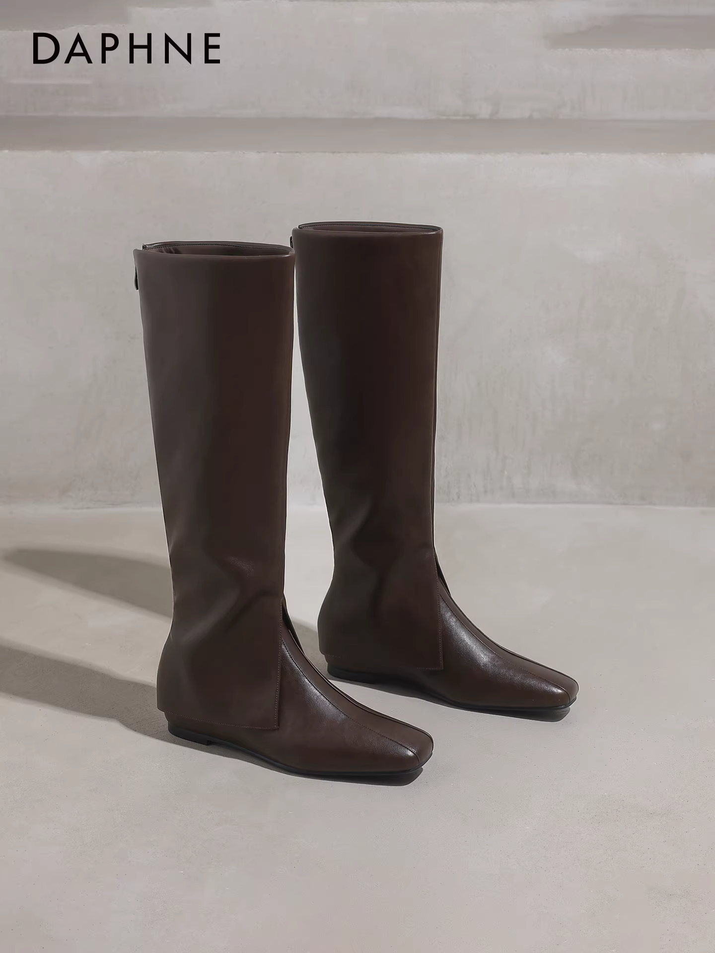 Giày bốt cao cổ màu nâu Daphne dành cho nữ, kiểu mới mùa thu đông 2025, giày bốt kiểu quần ống rộng, giày bốt cao cổ lót lông mùa đông Melard.