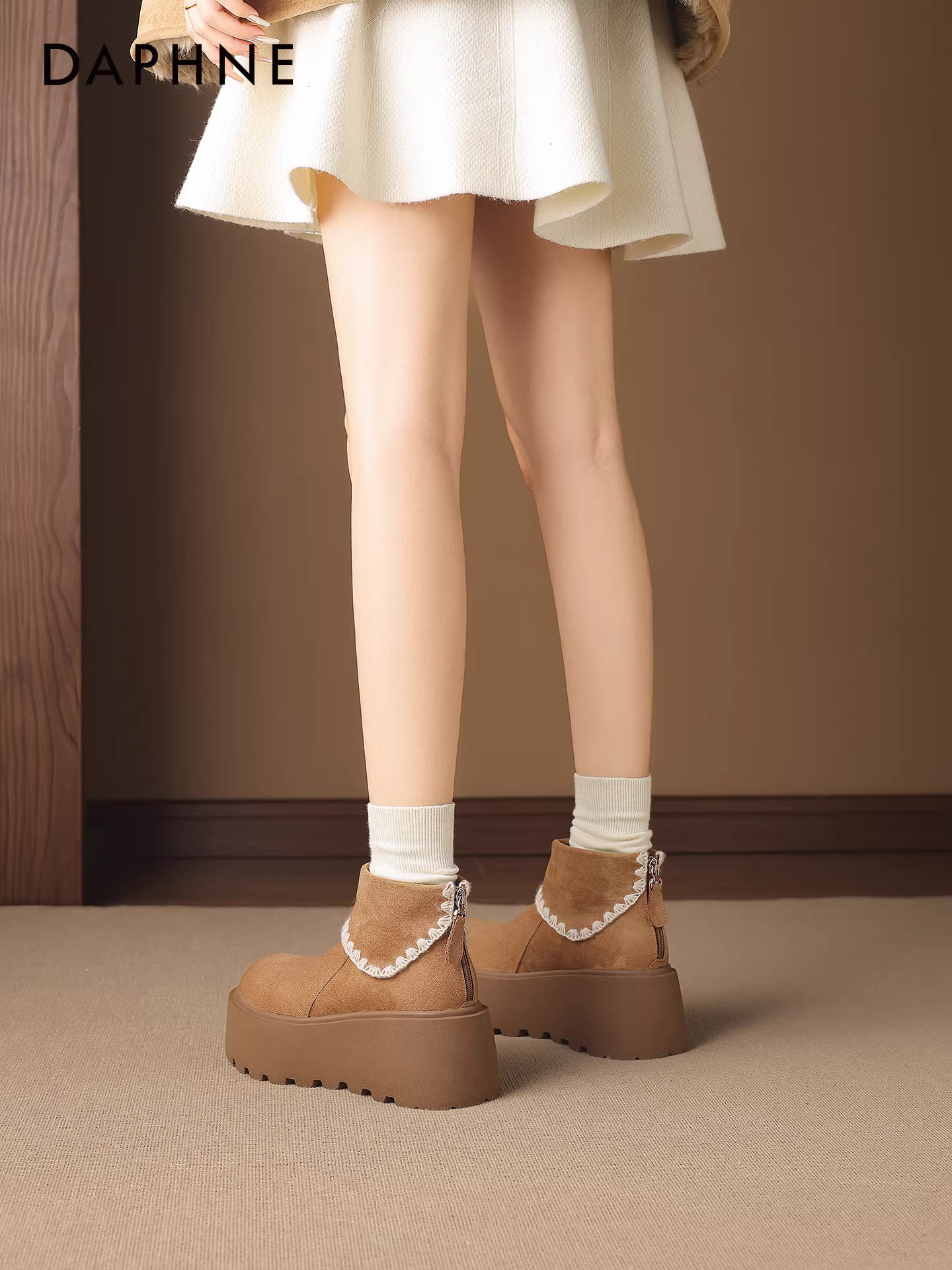 Giày bốt tuyết đế dày Daphne dành cho nữ 2025, mẫu mới thu đông, giày nữ nhỏ nhắn, kiểu Birkenstock, bốt ngắn, bốt Martin.