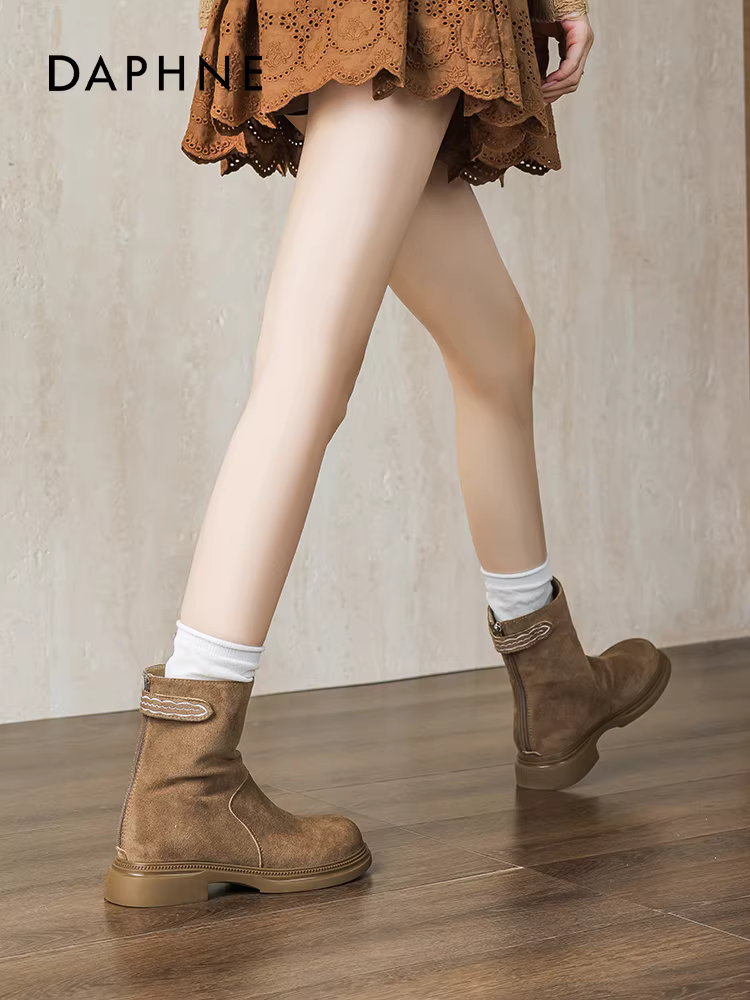 Giày bốt ngắn nữ Daphne Maillard 2025 kiểu dáng cổ điển mùa thu mới màu cà phê đế mềm phong cách đất hoang kiểu Martin
