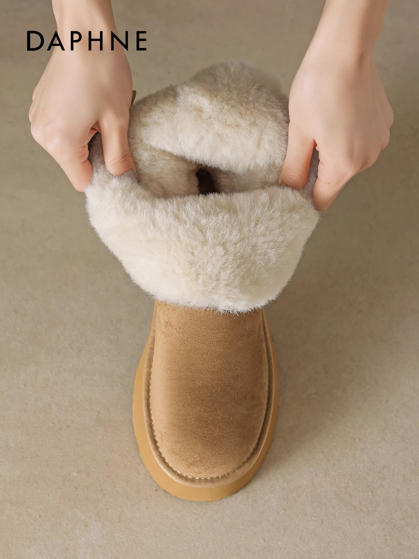 Giày bốt tuyết Daphne dành cho nữ 2025, mẫu mới mùa đông, lót lông cừu giữ ấm, giày cotton đế dày, tăng chiều cao, lông xù, kiểu bốt đến giữa bắp chân