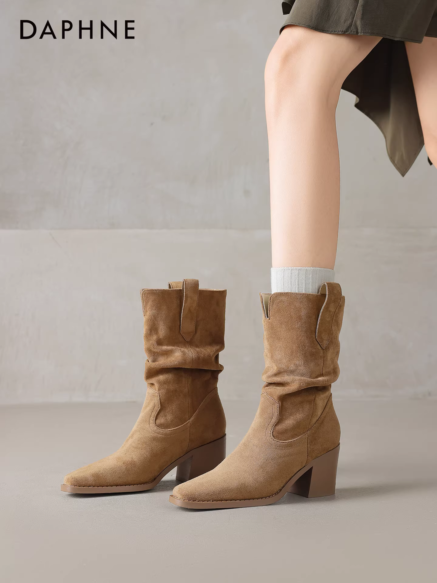 Giày bốt cổ ngắn mũi nhọn Daphne dành cho nữ, mẫu mới thu đông 2025, lót lông cừu, gót dày, kiểu dáng ôm sát, gót cao Melard.