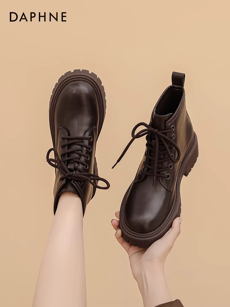 Giày bốt Martin đế dày Daphne dành cho nữ 2025, giày nữ thu đông mới màu nâu phong cách Anh, bốt ngắn nữ