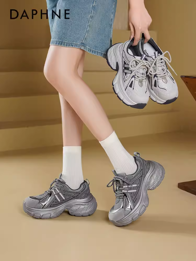 Giày thể thao đế dày Daphne dành cho nữ, mẫu mới xuân 2025, tăng chiều cao, đa năng, màu xám, kiểu dáng năng động