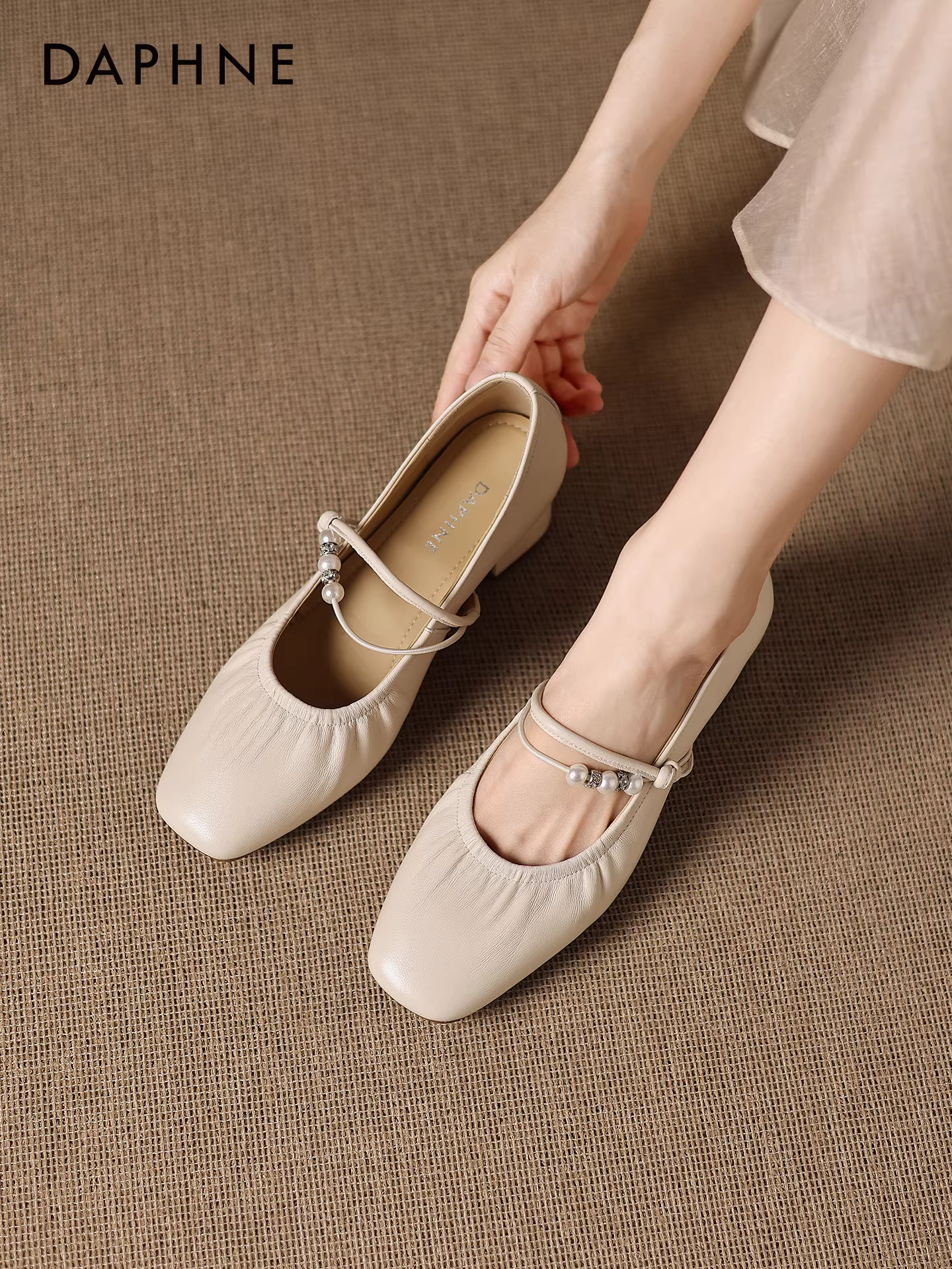 Giày nữ Daphne kiểu Pháp mới 2025, kiểu Mary Jane, gót dày, giày da nhỏ nhắn, kiểu dáng thời trang cho mùa thu.