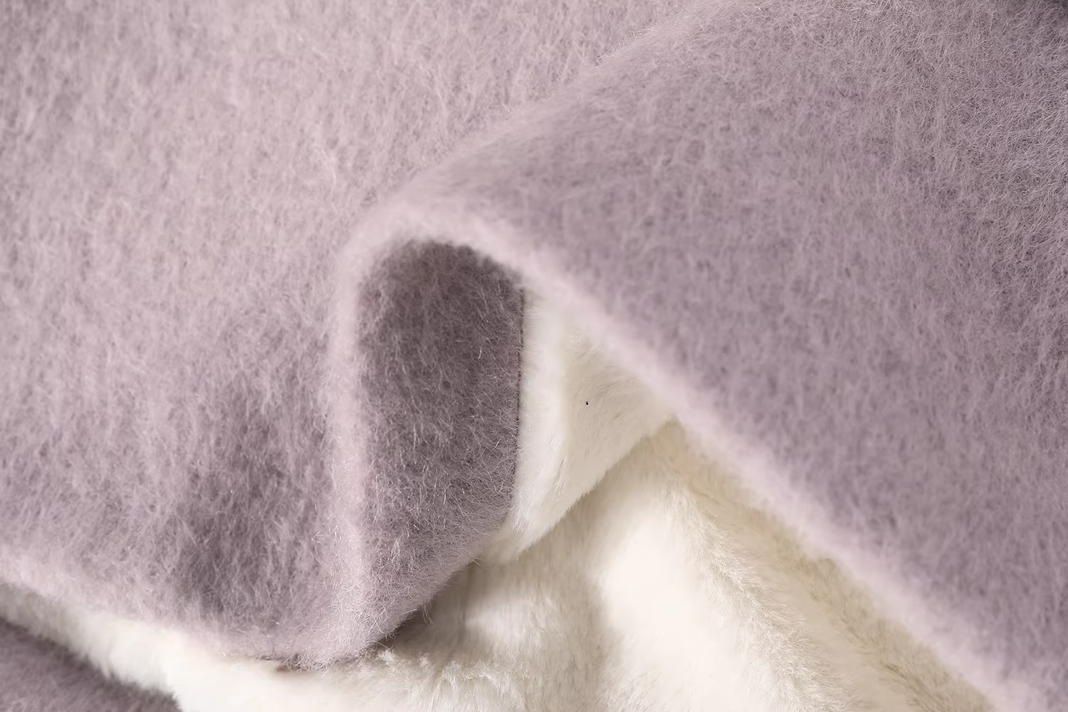 Áo khoác len hai mặt thanh lịch và sang trọng dành cho nữ, áo khoác len dày vừa phải có thêm lớp lông cừu cho mùa đông, mang lại cảm giác cao cấp.