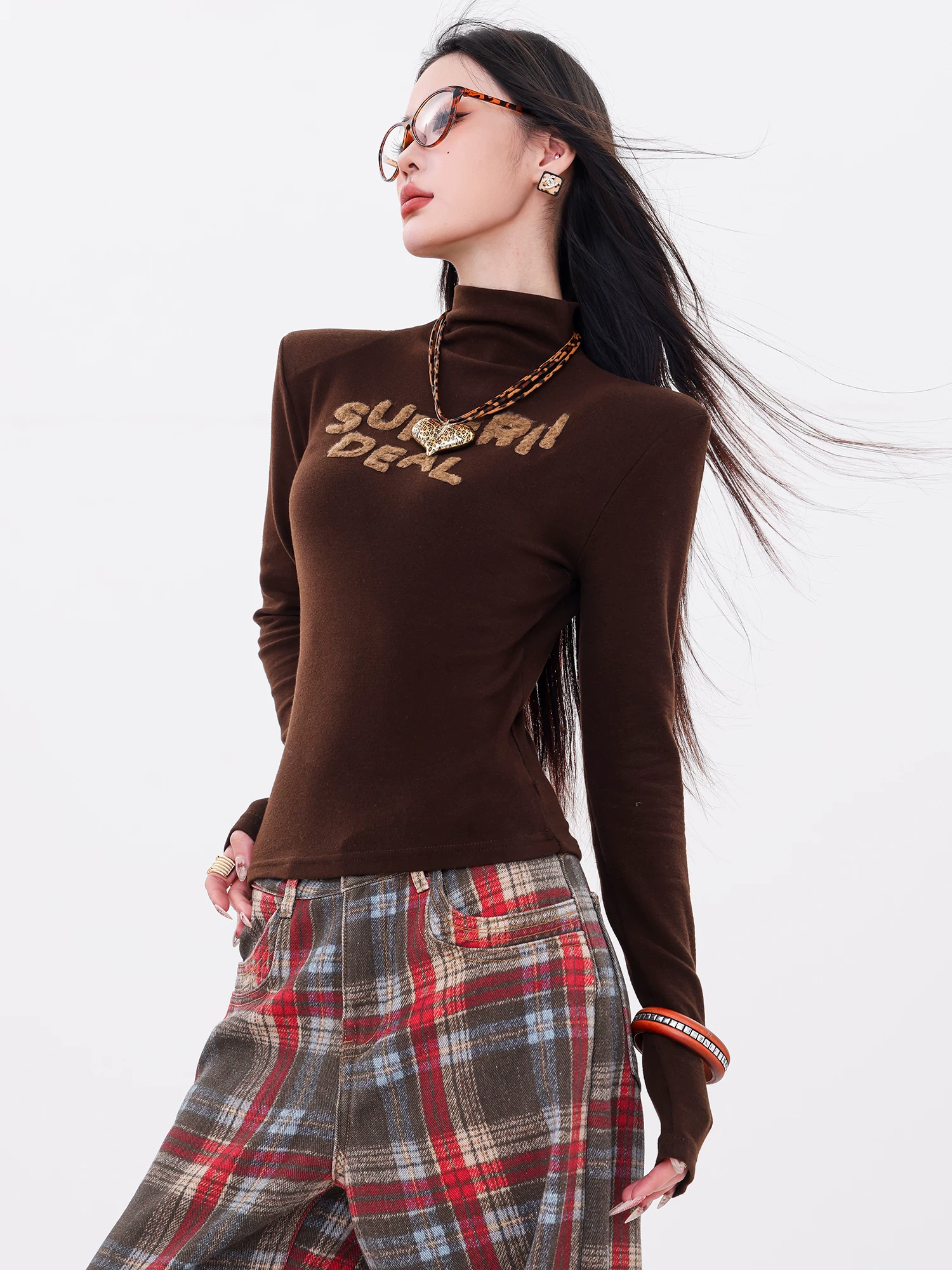 ABWLR Mocha Mist - Áo thun dài tay in chữ cổ cao nửa cổ phong cách nữ tính nguyên bản dành cho nữ, áo ôm vừa vặn