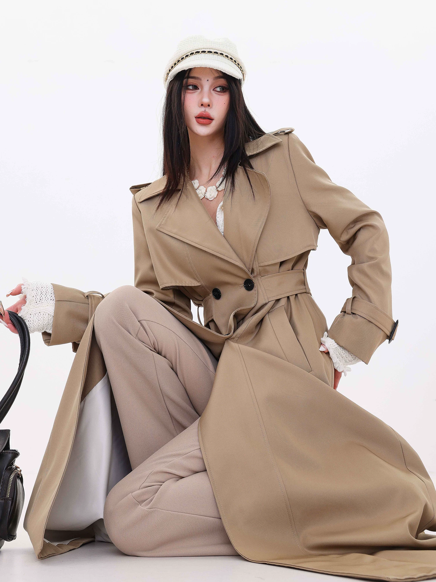 Áo khoác trench coat nữ kiểu Anh ABWLR - kiểu dáng cổ điển, dáng dài, cài khuy đôi, eo thon, thanh lịch.