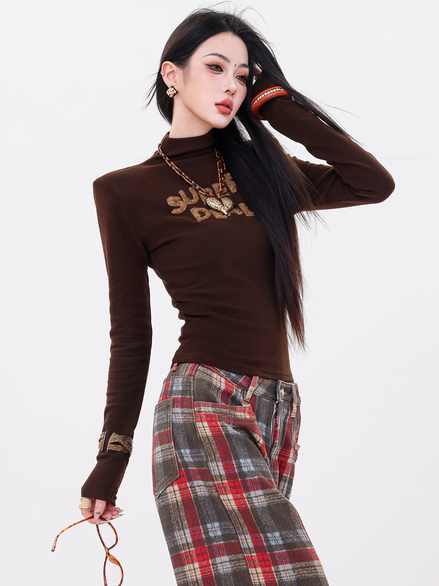 ABWLR Mocha Mist - Áo thun dài tay in chữ cổ cao nửa cổ phong cách nữ tính nguyên bản dành cho nữ, áo ôm vừa vặn