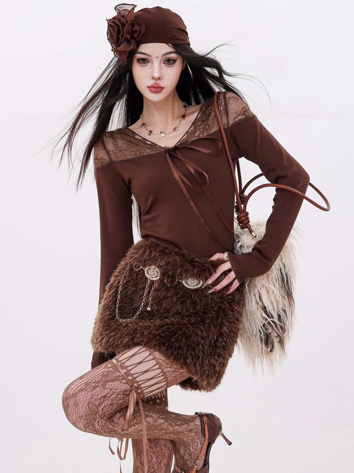 ABWLR Muse's Words - Áo thun dài tay phối ren kiểu Pháp nguyên bản, nhẹ nhàng và tinh tế dành cho nữ, mang phong cách thiết kế và dáng ôm.
