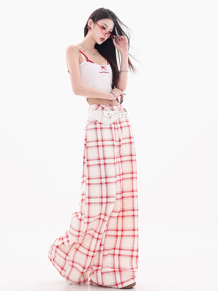 Quần kẻ sọc đỏ trắng dáng rộng phong cách mới năm 2025 của ABWEAR Sweetheart Beauty High School - thiết kế độc đáo, dáng rộng, thoải mái cho nữ