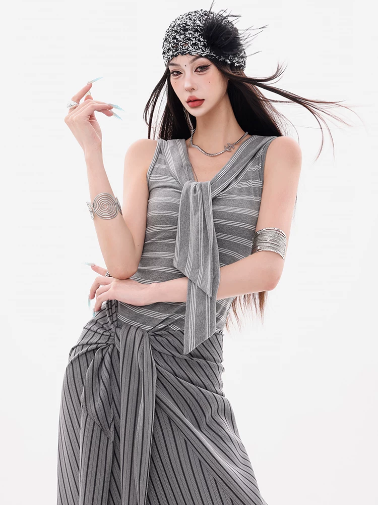 Triển lãm nghệ thuật ABWEAR Muse - Áo vest thiết kế nhiều kiểu dáng sọc nguyên bản dành cho nữ, dáng ôm, áo trễ vai