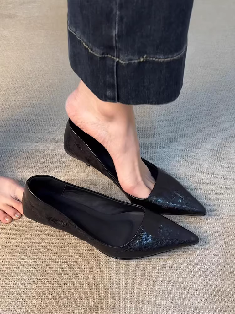 Phiên bản da cừu ~ Giày cao gót nữ phong cách Pháp nhẹ nhàng và đa năng, mũi nhọn nông, giày công sở thanh lịch, giày bệt đi làm kiểu slip-on.