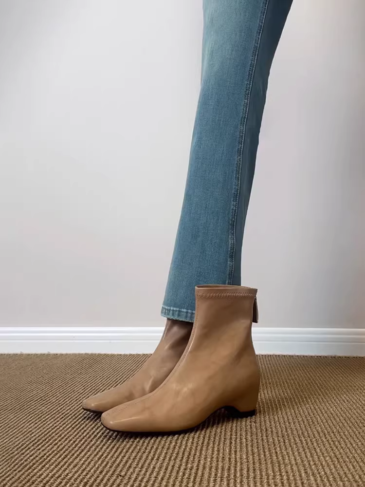 Phiên bản da bò ~ Giày bốt thon gọn co giãn tăng chiều cao tối giản dành cho nữ có khóa kéo phía sau, giày bốt ngắn đi làm đa năng mũi vuông phong cách Anh quốc