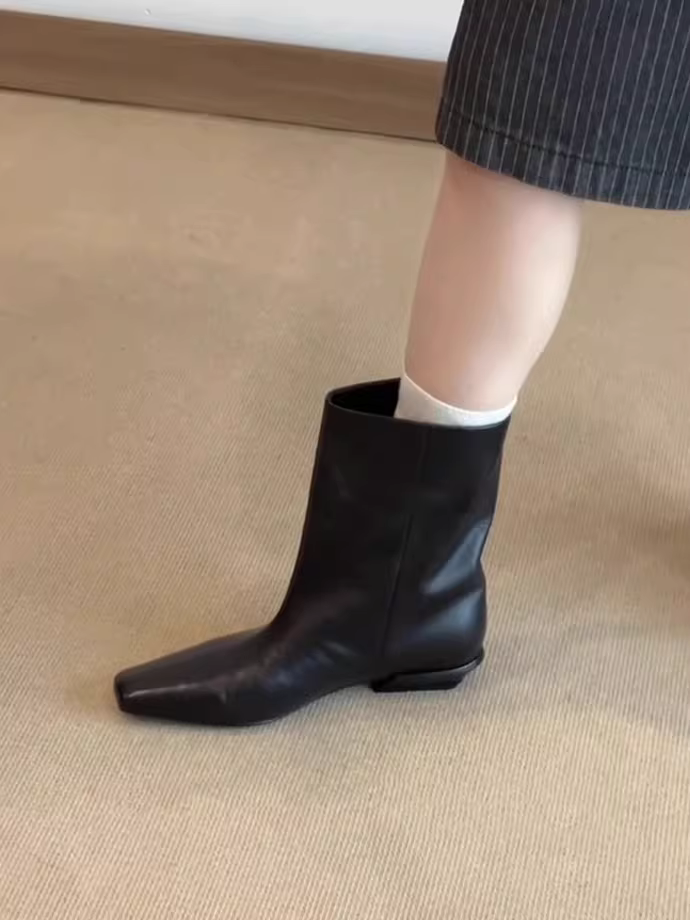Phiên bản da bò ~ Giày bốt ngắn ống rộng tối giản bằng da thật màu đen cổ điển dành cho nữ, giày bốt thời trang mũi vuông gót thấp kiểu dáng thời trang