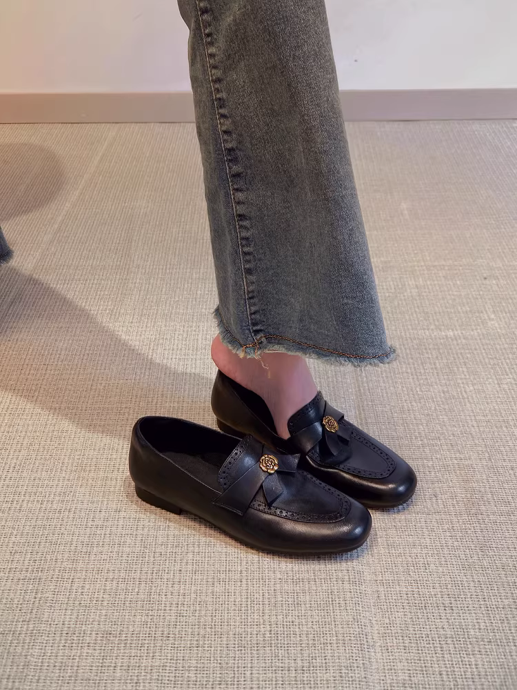 Phiên bản da cừu ~ Giày lười da thật kiểu Anh dành cho nữ, giày da đế bằng chạm khắc hoa trà đa năng