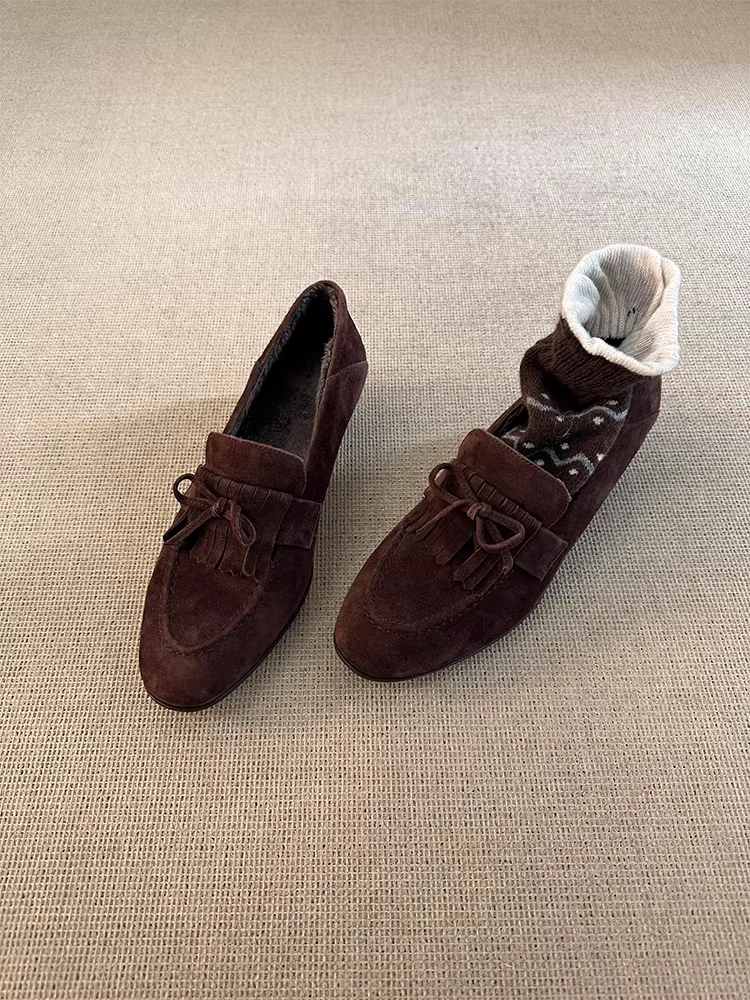 Phiên bản da cừu ~ giày lười mới có tua rua màu nâu cổ điển dành cho nữ, thời trang, thon gọn, đa năng khi đi làm, giày da nhỏ