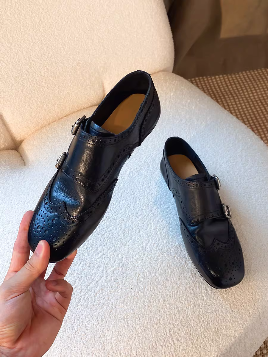 Phiên bản da cừu ~ Giày lười nữ phong cách Anh quốc cổ điển có khóa thắt lưng, da thật, đa năng, kiểu brogue, đế bằng