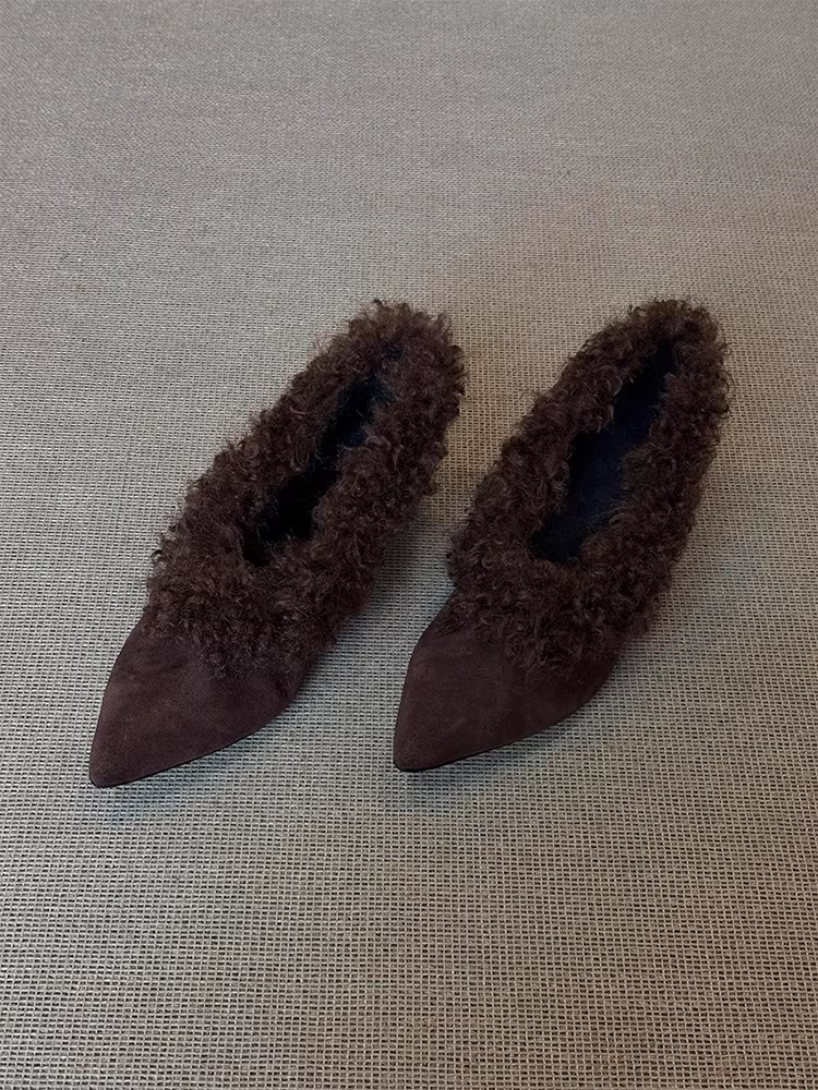 Phiên bản da cừu ~ Giày đơn màu mơ thanh lịch, thời trang và dịu dàng dành cho nữ với độ tăng chiều cao ẩn, mũi nhọn, giày cotton lót lông cừu.