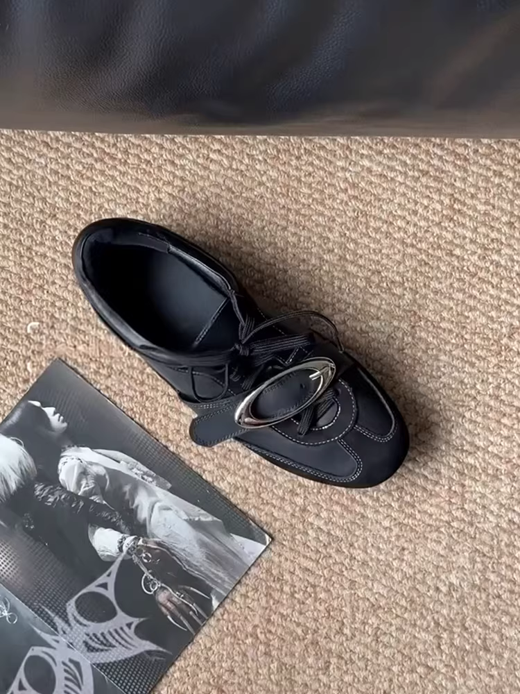 Phiên bản da cừu ~ Giày tập luyện đa năng phong cách punk màu đen dành cho nữ với dây buộc khóa tròn bằng kim loại, giày đế bằng kiểu dáng giản dị cắt sâu