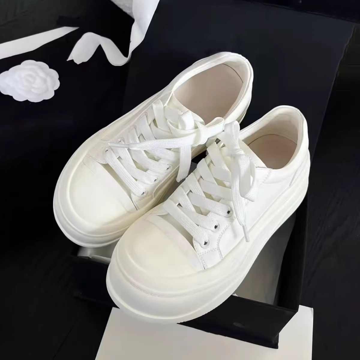 Phiên bản da cừu ~ Giày da thật đế dày tăng chiều cao kiểu retro dành cho nữ, giày trắng buộc dây đa năng, giày phiên bản thể thao mới