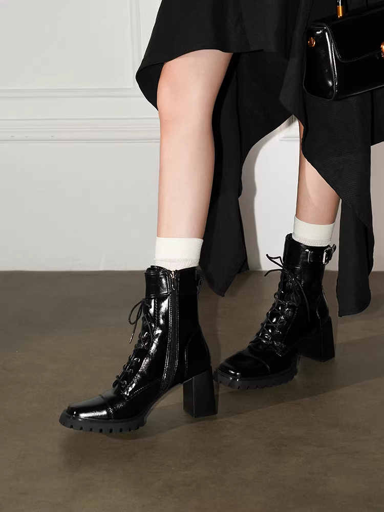 Pear Xiaoqi~ Giày bốt Martin cao gót mũi vuông da thật phong cách Anh quốc dành cho nữ, giày bốt ngắn có dây buộc bên hông dày gót mùa thu đông