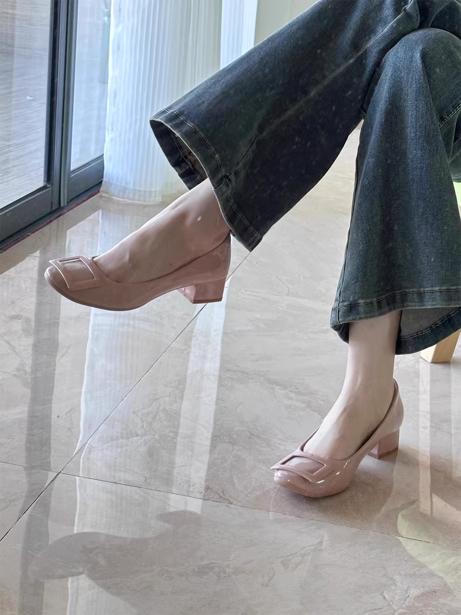 Phiên bản da cừu ~ Giày đơn gót vuông mũi vuông dành cho nữ, phong cách dạ hội kiểu Pháp, thích hợp để phối với váy, giày đi làm mũi nông màu hồng nude dành cho nữ.