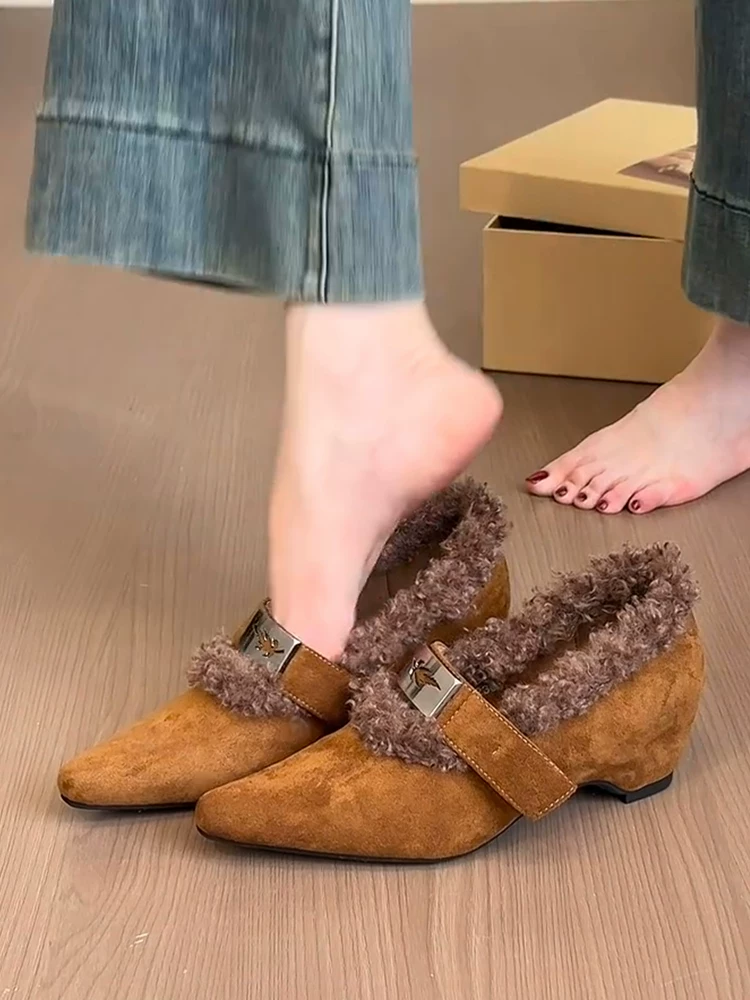 Phiên bản da cừu ~ Giày Mary Jane mũi nhọn kiểu retro sang trọng dành cho nữ với khóa kim loại và đế tăng chiều cao ẩn, lót lông, kiểu đơn giản