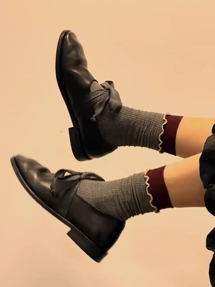 Phiên bản da cừu ~ giày lười có nơ cổ điển dành cho nữ, giày da kiểu Anh, giày đơn màu đen độc đáo mang phong cách nghệ thuật