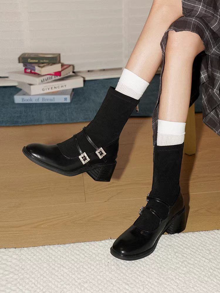 Giày bốt nữ kiểu Pháp bằng da cừu Pear Xiaoqi~ có khóa cài đá pha lê, kiểu dáng ôm sát, chất liệu thun, kiểu Mary Jane, phối cùng chân váy, gót dày, cổ ngắn