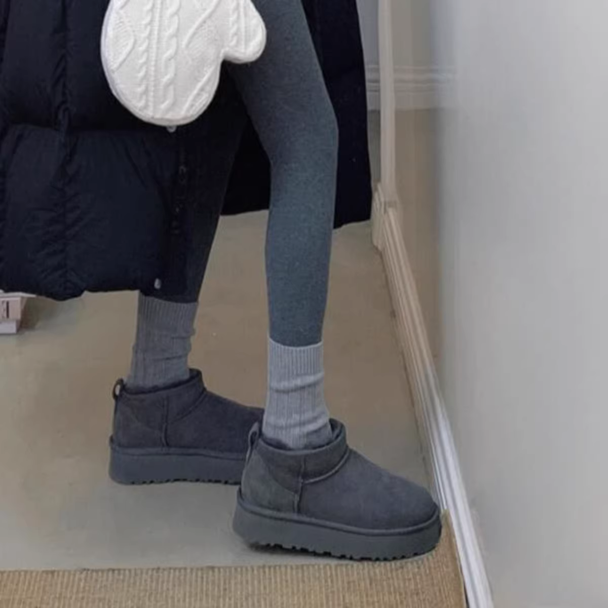 Phiên bản da bò ~ Giày bốt đi tuyết đế tròn kiểu cổ điển dành cho nữ, lót lông cừu, bốt cotton da thật ấm áp, bốt ngắn thoải mái.