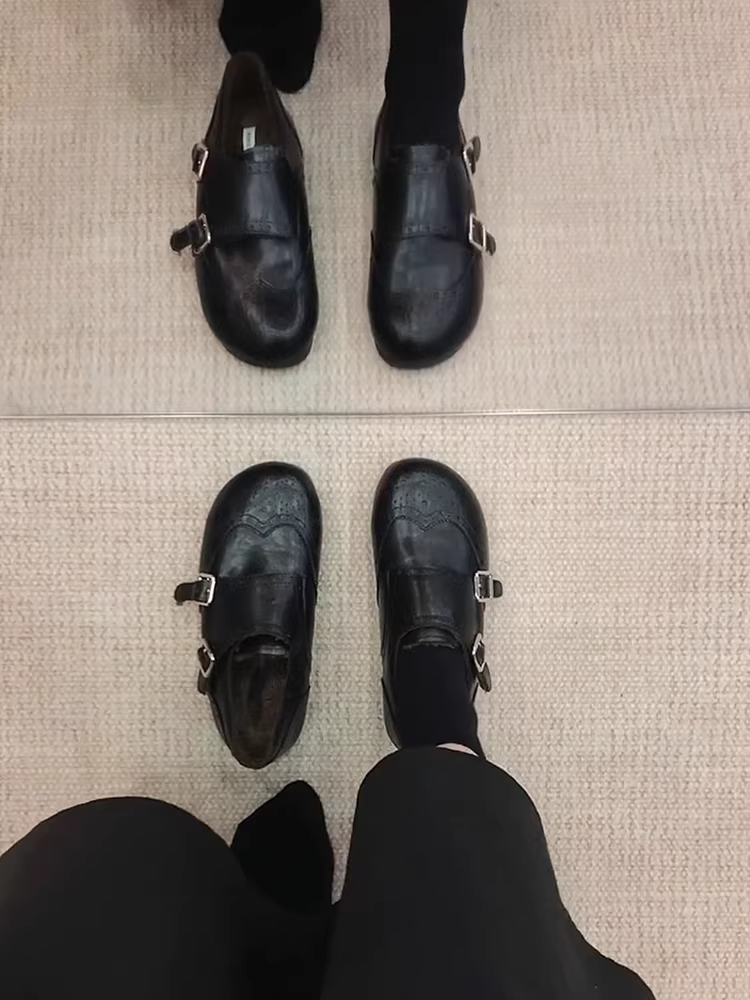 Phiên bản da cừu ~ Giày lười kiểu Enba thời trang dành cho nữ, giày đế bằng kiểu brogue có khóa thắt lưng cổ điển với lớp lót lông mềm mại.