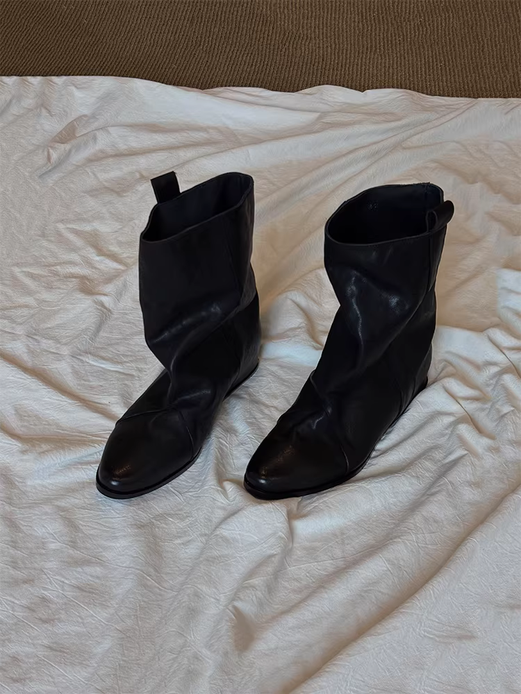 Giày bốt cao gót kiểu dáng đa năng màu đen bằng da bò dành cho nữ, kiểu dáng cổ điển đơn giản, da thật, xếp ly, kiểu dáng đa năng.