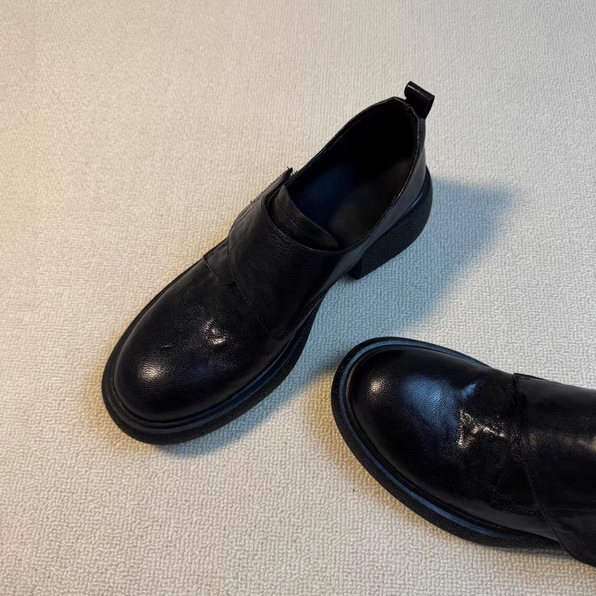 Phiên bản da cừu ~ Giày đế dày kiểu retro có khóa dán Giày đế bằng da thật mũi tròn đa năng kiểu Anh Giày da nhỏ dành cho nữ