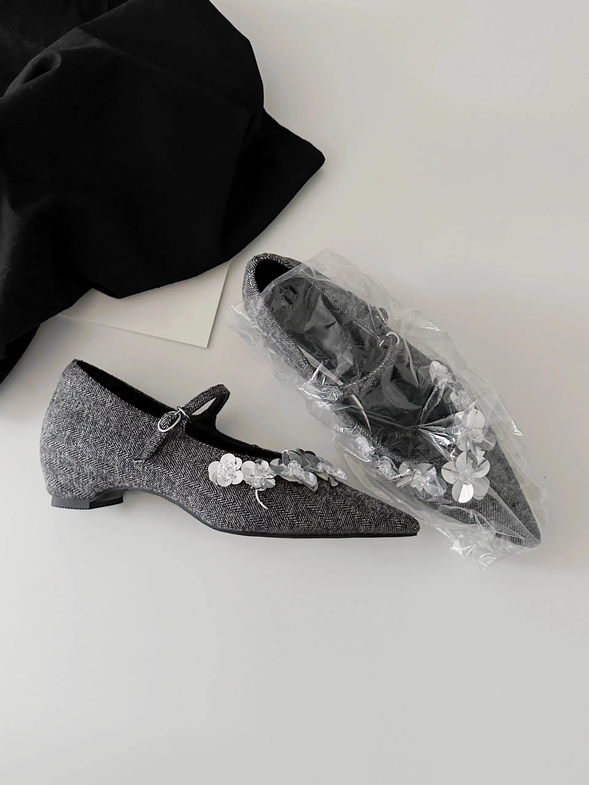 Phiên bản da cừu ~ Giày Mary Jane miệng nông đính sequin kiểu Nhật dành cho nữ, giày đơn mũi nhọn tăng chiều cao kiểu Pháp mới