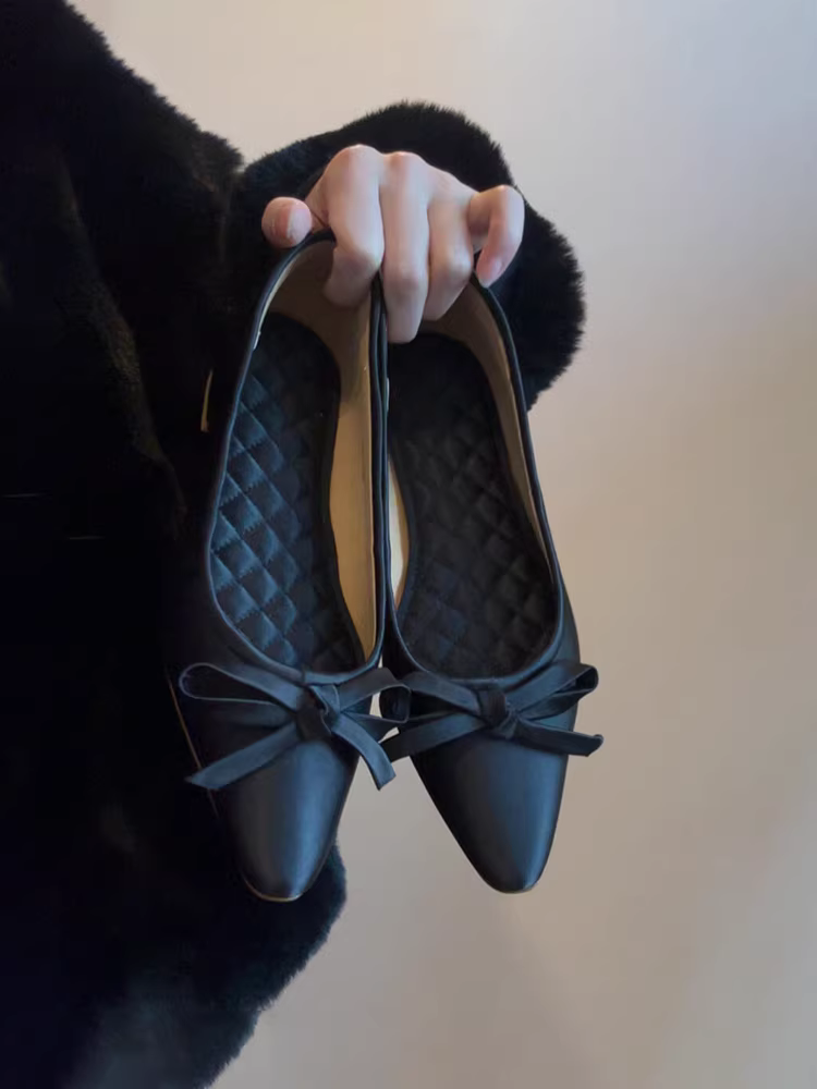 Phiên bản da cừu ~ Giày đi làm đế bằng kiểu slip-on dành cho nữ, kiểu nơ kiểu Pháp, giày ba lê mũi nhọn nông đa năng