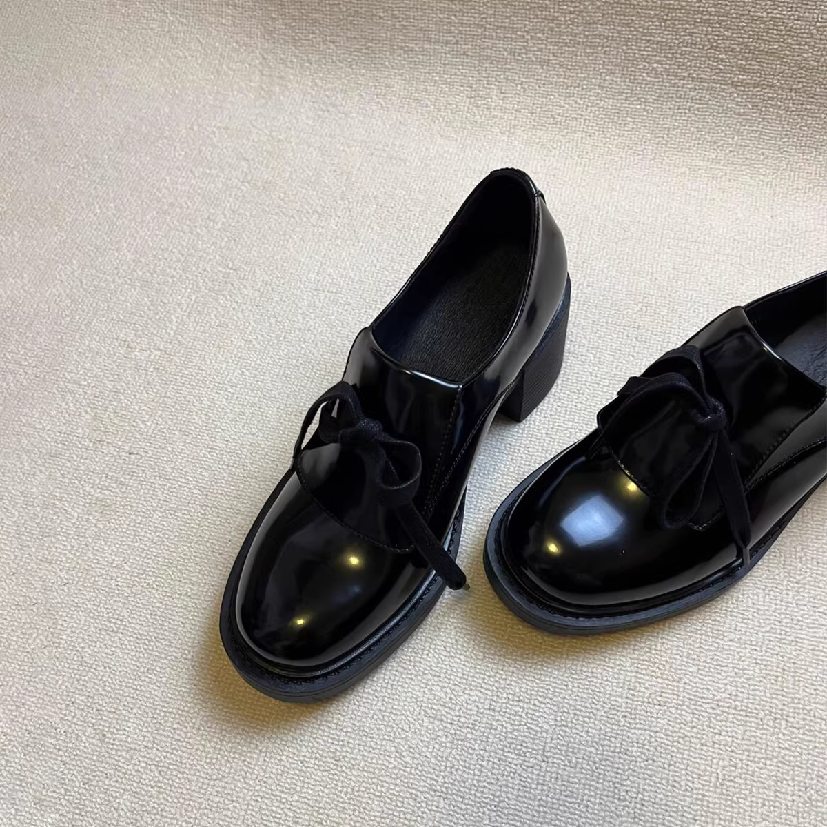 Phiên bản da cừu ~ Giày lười cao gót phong cách cổ điển của Anh dành cho nữ, giày da nhỏ có gót thô có nơ, giày đế bằng màu đen